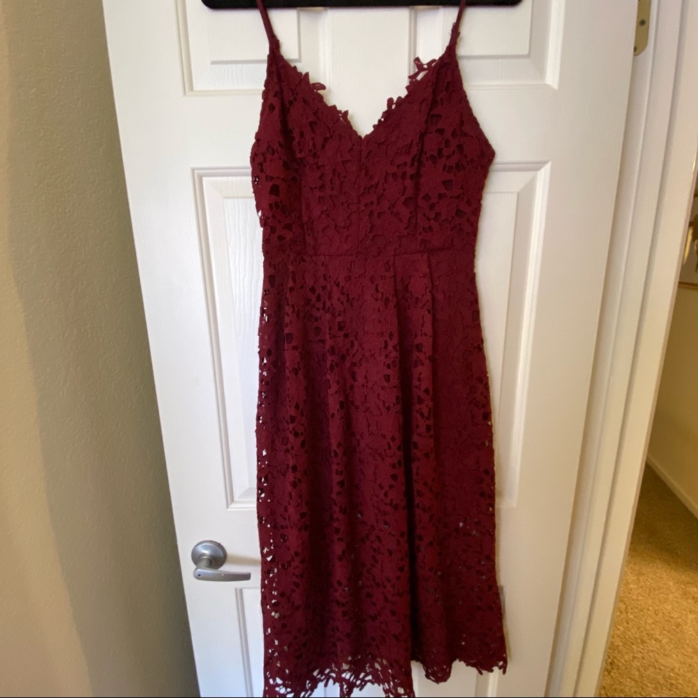 Astr the label maroon lace midi dress